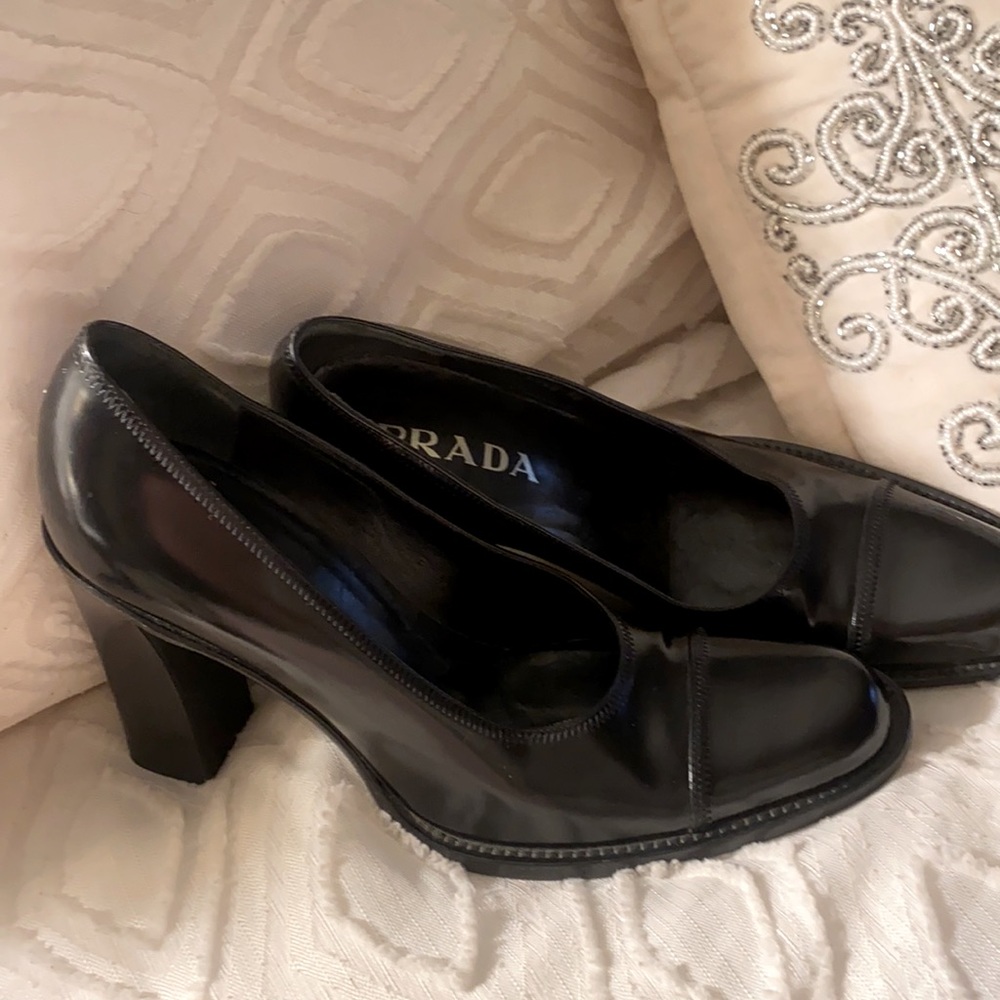 Black Prada heels 38